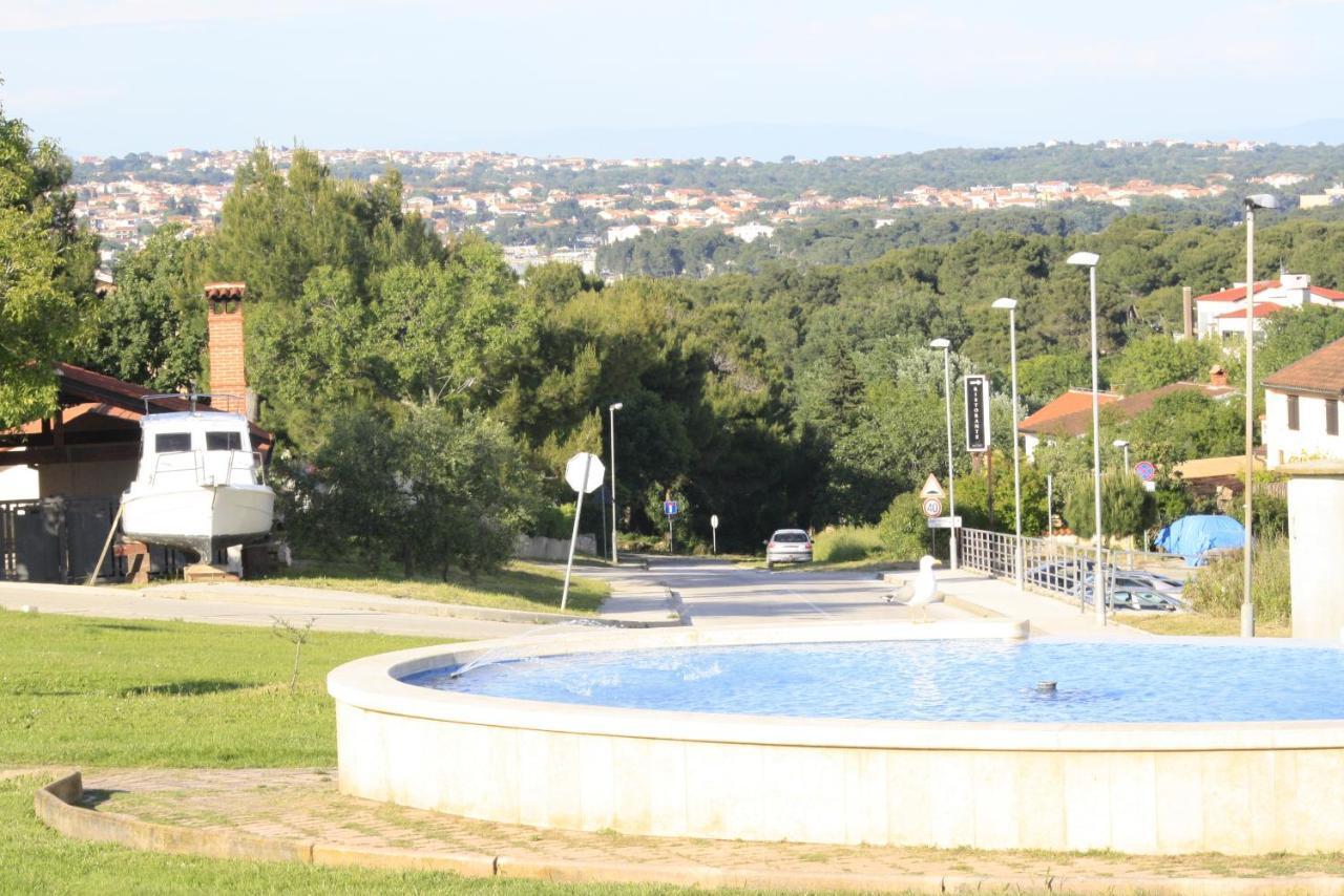Holiday Home Radmila Premantura Esterno foto